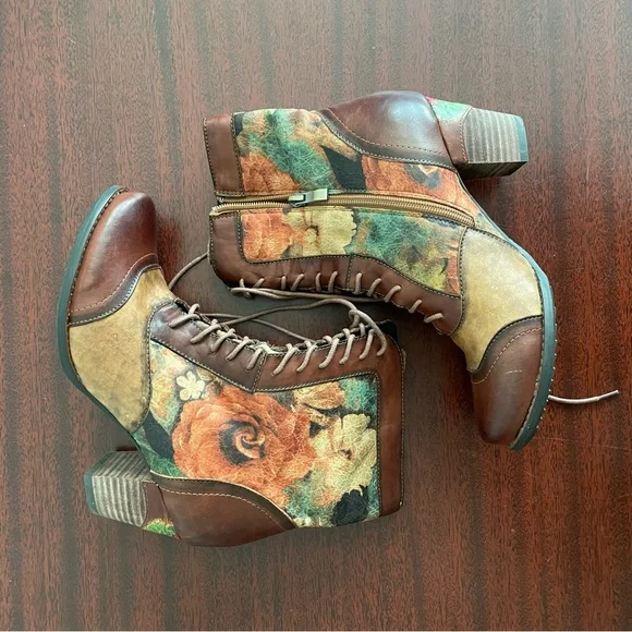 NWOT L’Artiste Charming Genuine Leather Floral Lace Heeled Booties Wearable Art - Picture 3 of 11